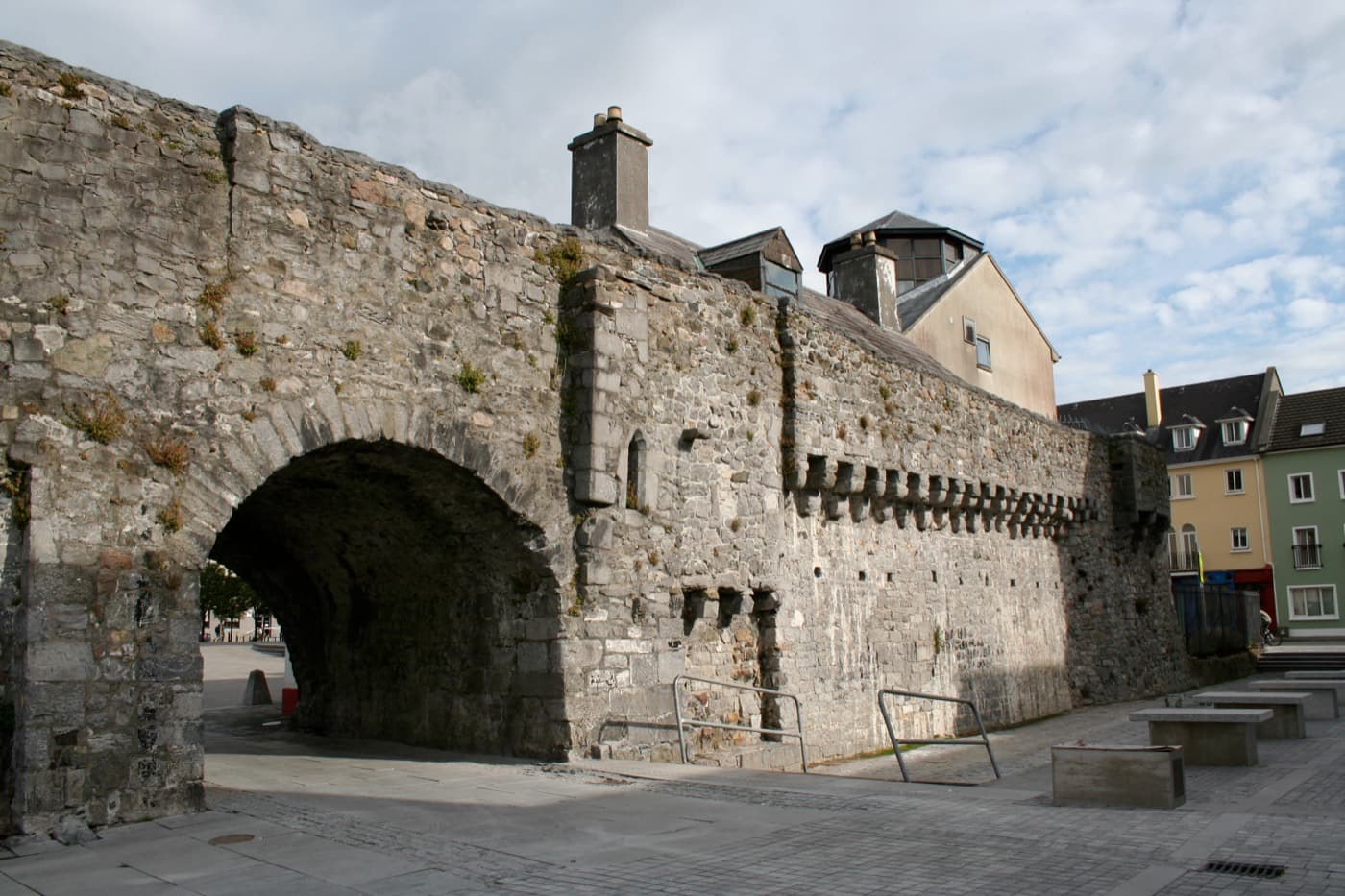 Galway City — Old Town, Shops & Pubs — photo 3